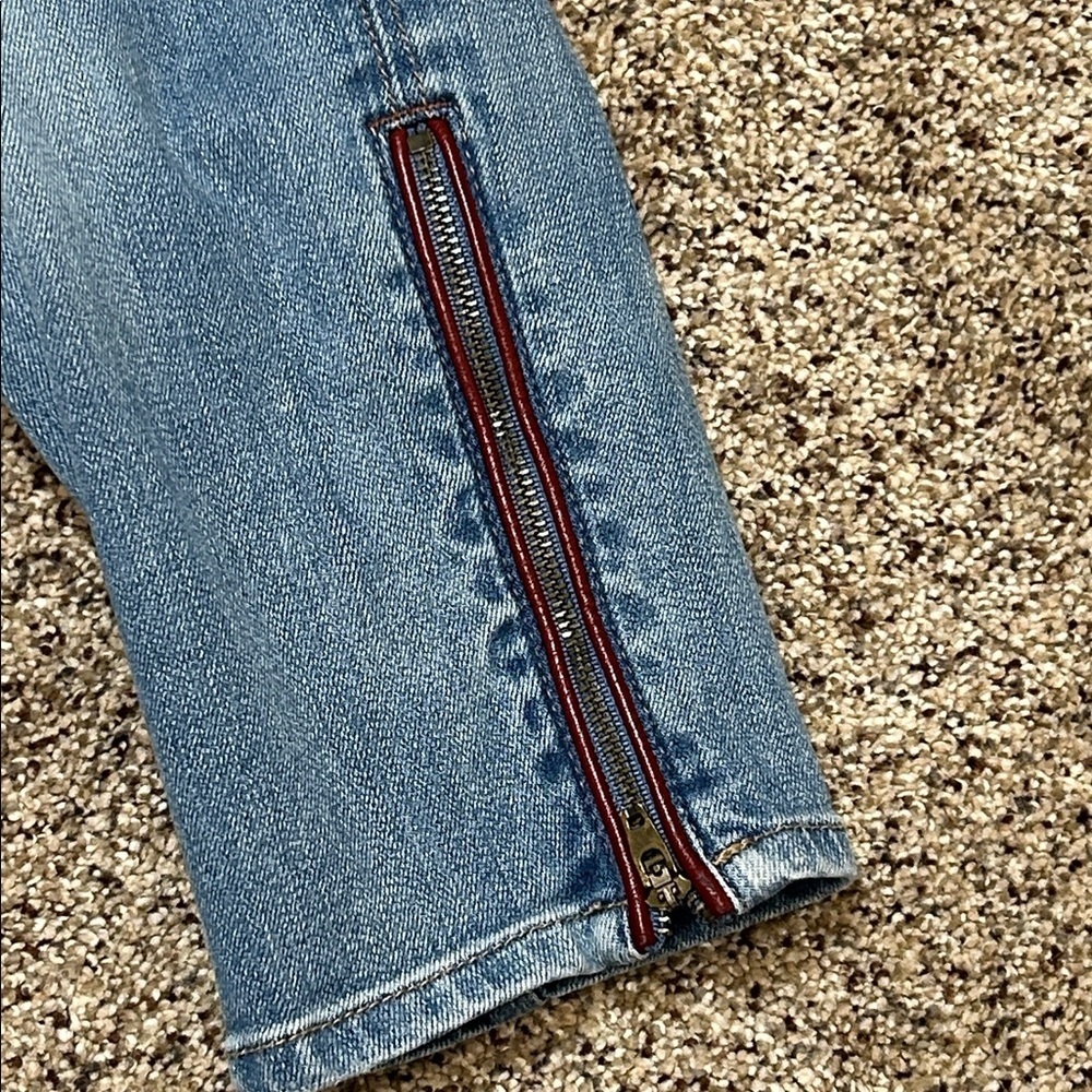 White House Black Market Leather Trim Zip Ankle Skimmer Jeans Light Wash size 8 - Picture 8 of 15